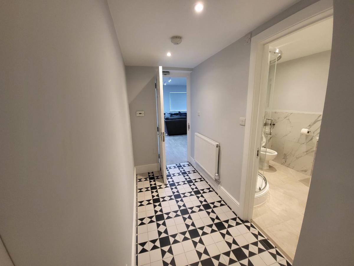 High Spec Large 6 Bedroom House! Kingston upon Thames  Exterior foto